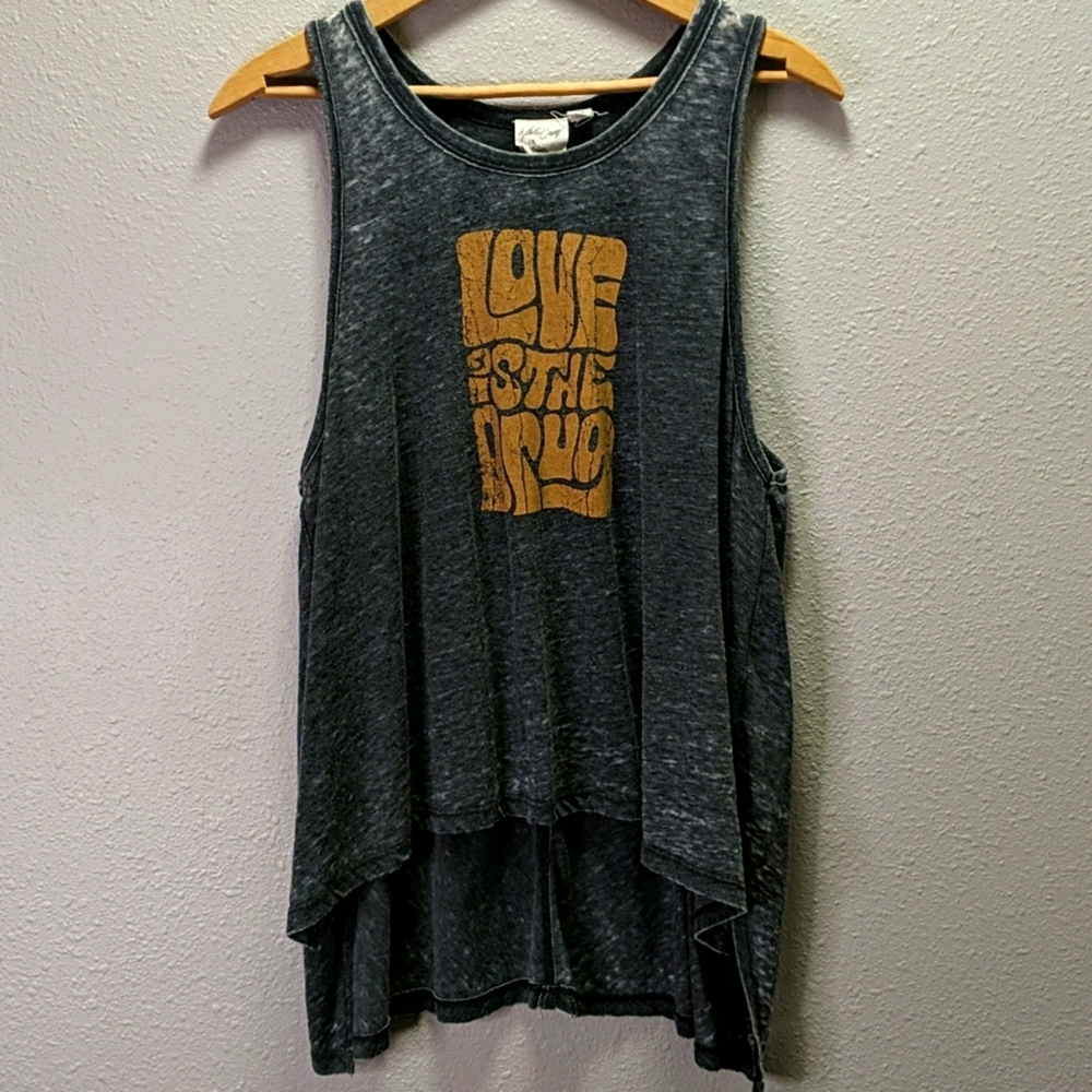 Medium, relaxed fit tank